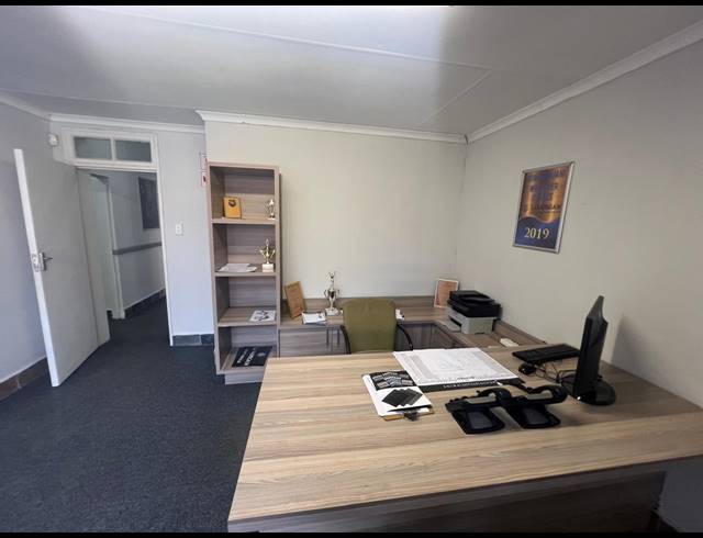 600M² OFFICE FOR SALE IN THREE RIVERS PROPER